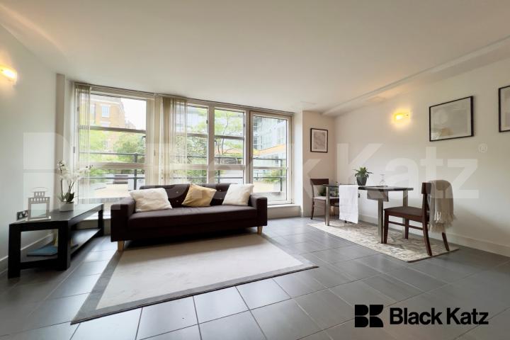 Superbly Located One Bedroomed Apartment  Isaac Way, Borough